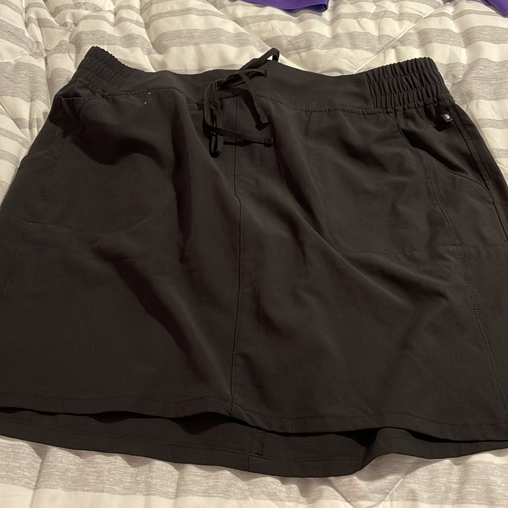Black skort